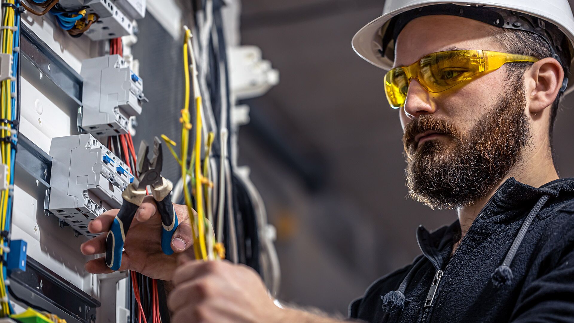 Installers B.E.G. Brück Electronic GmbH